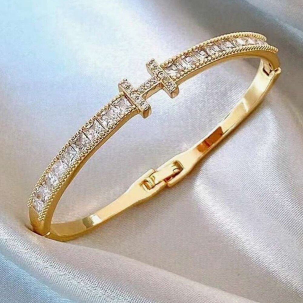 Elegant H Letter Inlaid Cubic Zirconia Bracelet